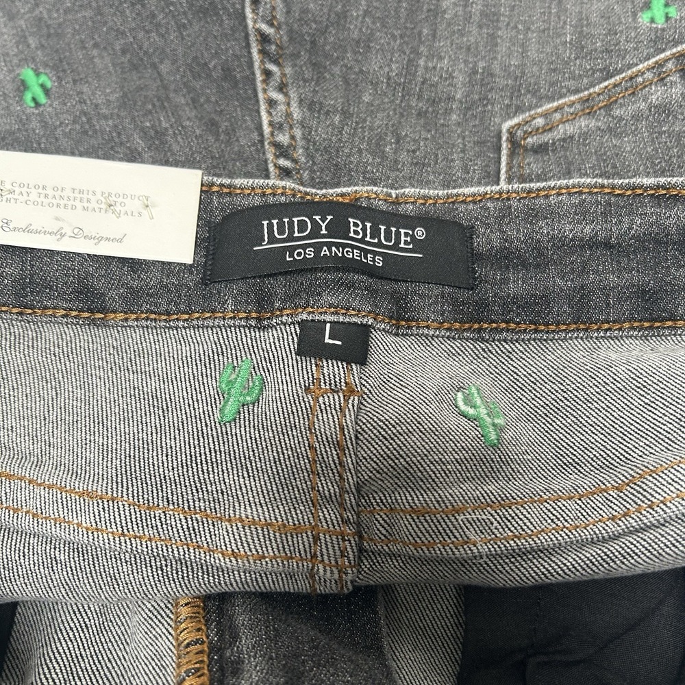 Judy Blue NWT Hi-Rise Cactus Embroidery Gray Denim Short Size Large Style#150111 - Picture 2 of 6